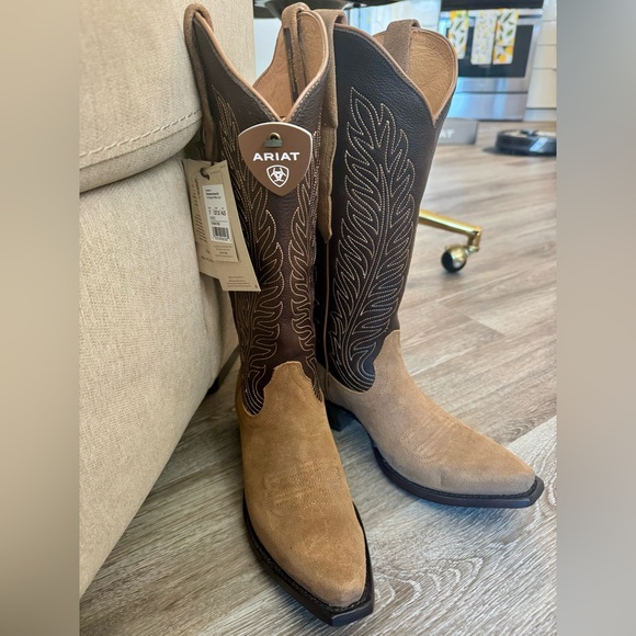 BNIB Women’s Ariat x Yellowstone Arena Dirt Boot in TAN ROUGHOUT|TOFFEE CRUNCH - Picture 12 of 12